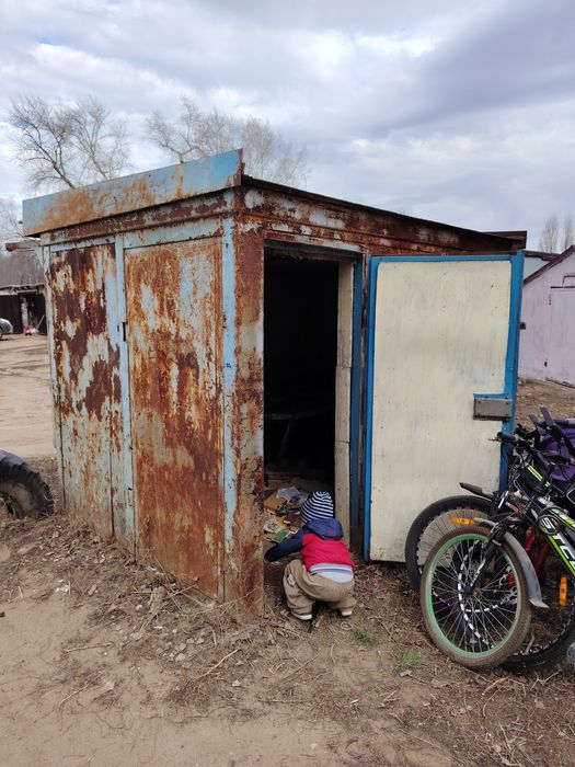 Продам Киоск железный.