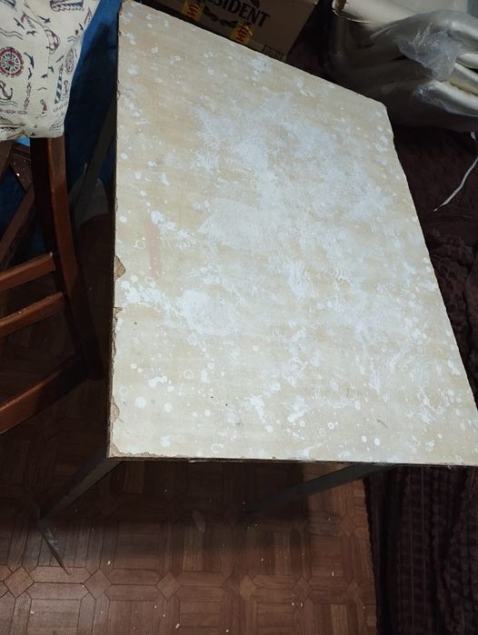 Продам стол, цельные железные ножки