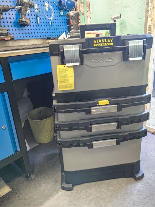 Куфар Stanley за инструменти пластмасов на колела 568x893x389 мм, 50