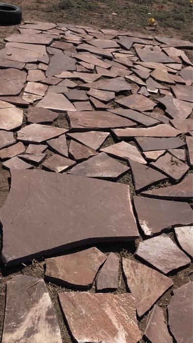 Красный камень плитняк