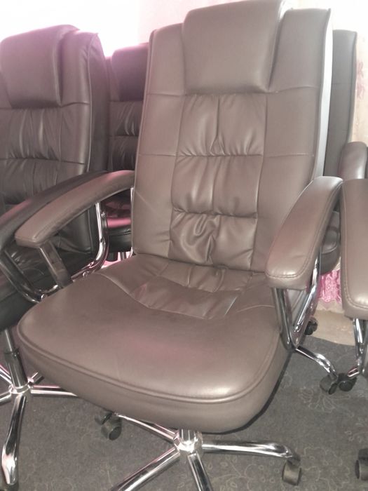 Кресло сотилади офисные