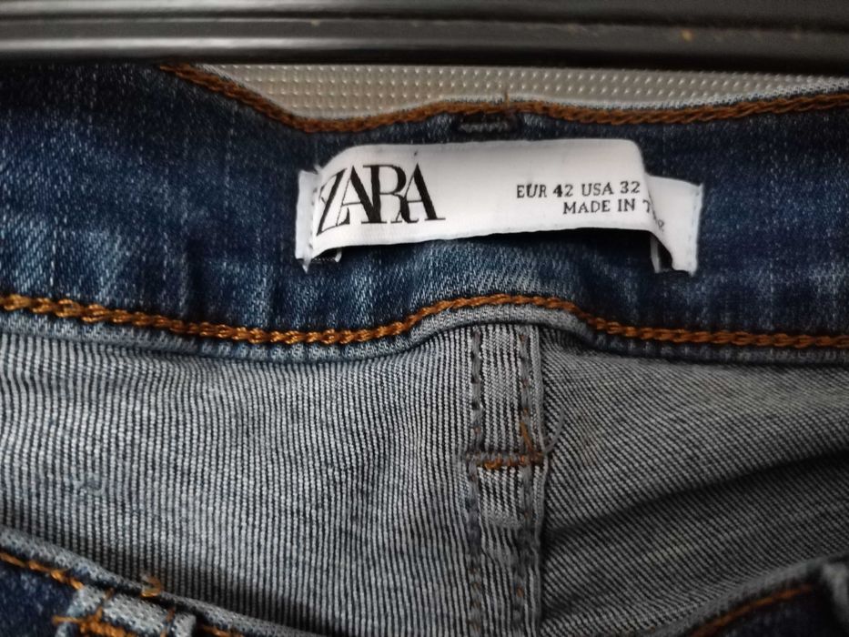 vand blugi de dama, rupti, de la Zara, mar. 42