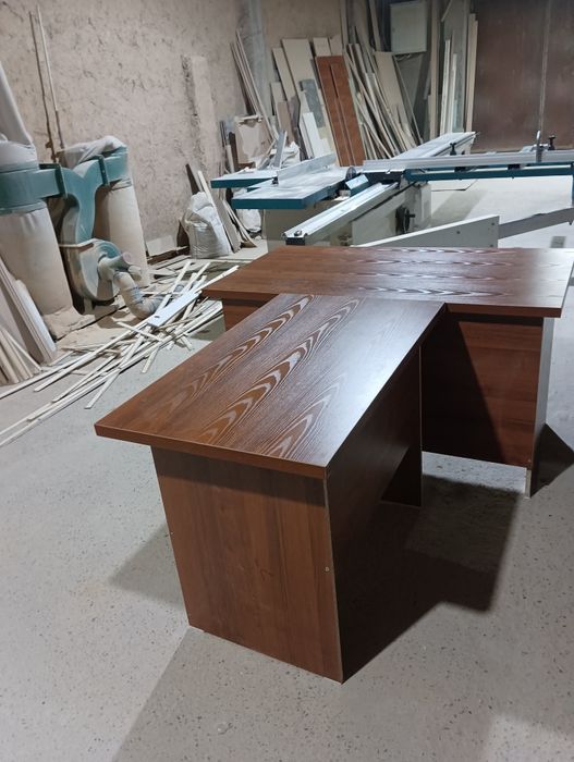 Новый офисный стол