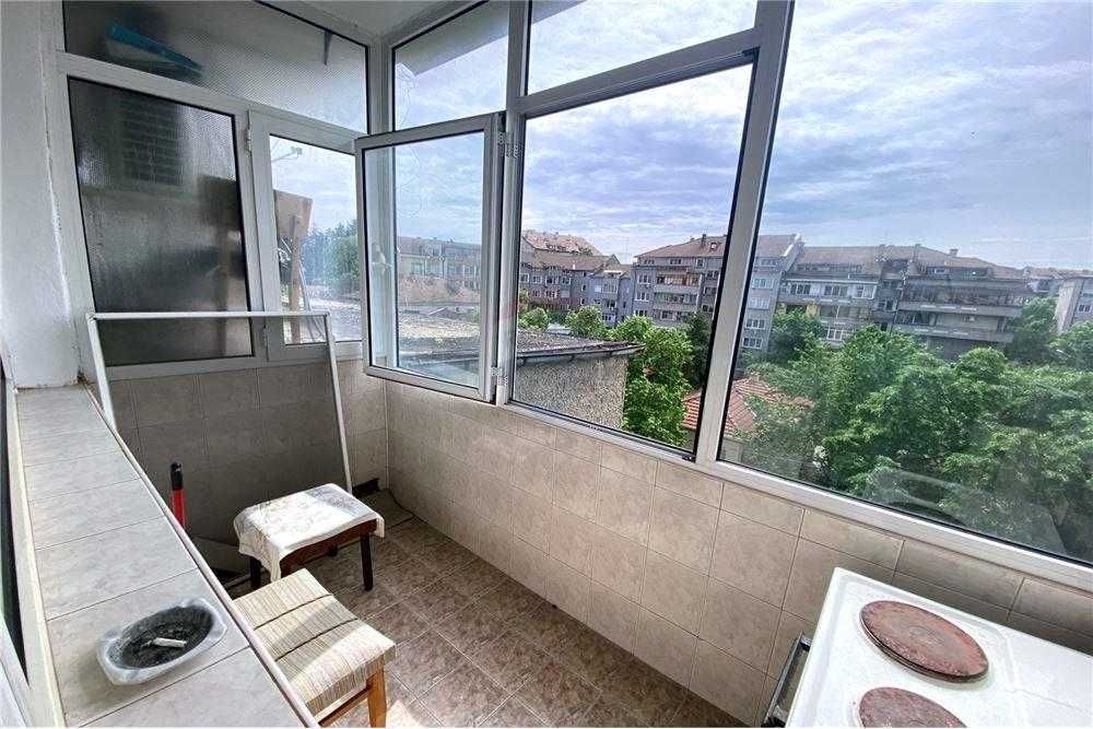 Продава се Двустаен апартамент в Разград, Възраждане - 55 кв.м за 1159 €/кв.м - Снимка #12