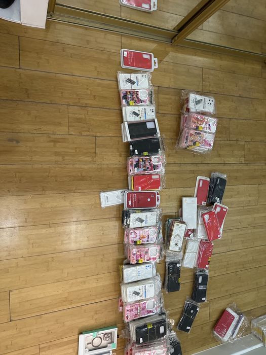 Продам чехлы на телефоны самсунг, айфон, редми, поко