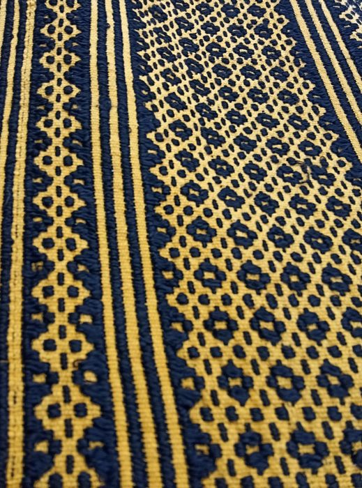 Cuvertura din mătase țesută la război