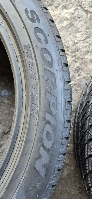 4 anvelope iarna Pirelli 295/40/21.Pretul este pe bucata.