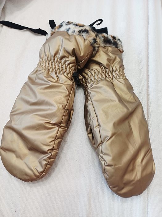 Нови ръкавици- старо злато