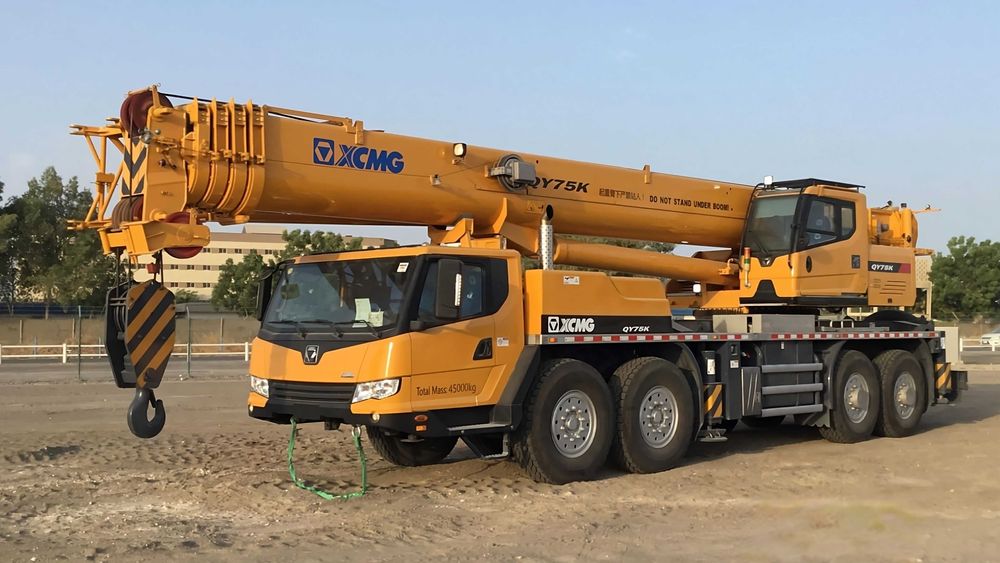 Xotinim mashinada emizyapti.