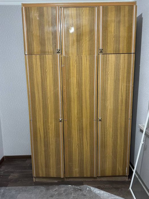Продаеться шкаф.
