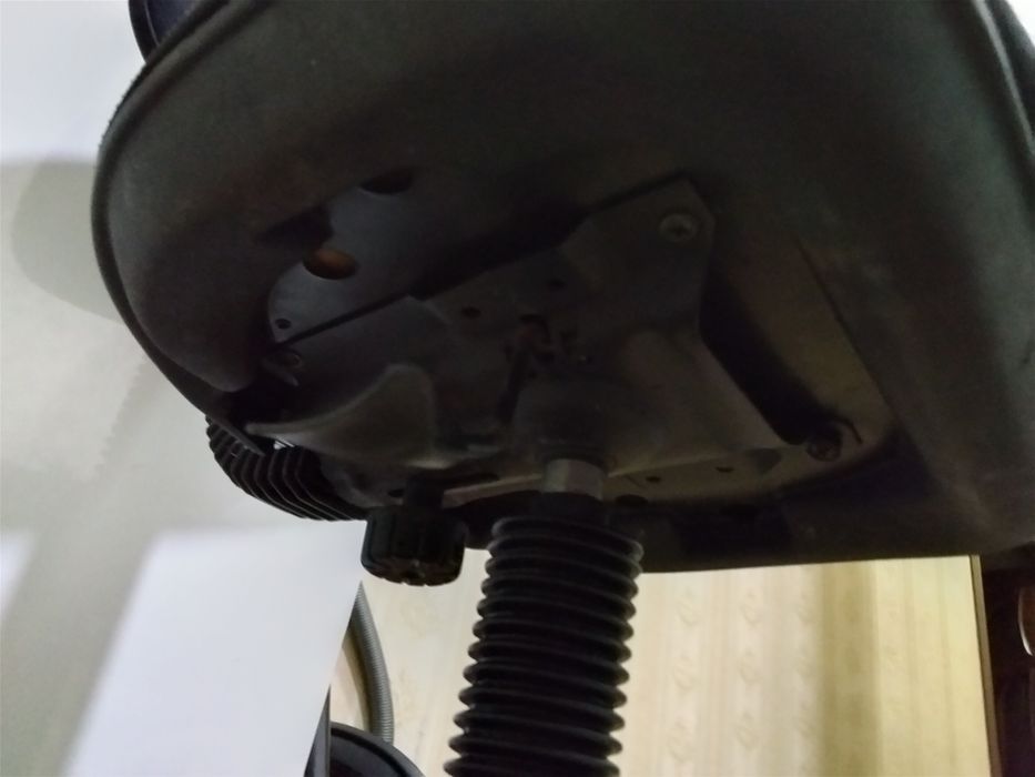 Kreslo office va ayollarimiz tremasi oldiga juda qulay hamma joyi zoʻr