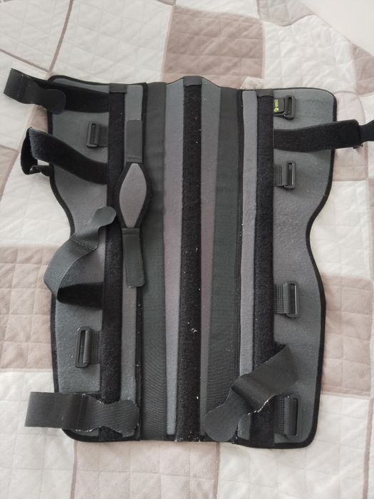 Продоётся тутор.(гипс)