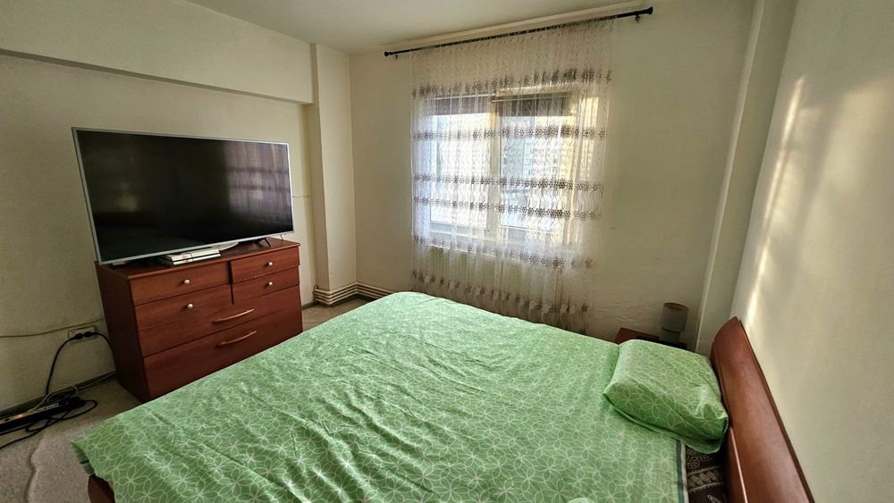 Vand apartament 2 camere Moinesti , in fata Spitalului