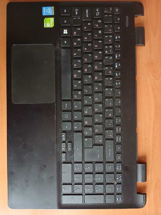 Acer E5- 572 на части, повредено дъно