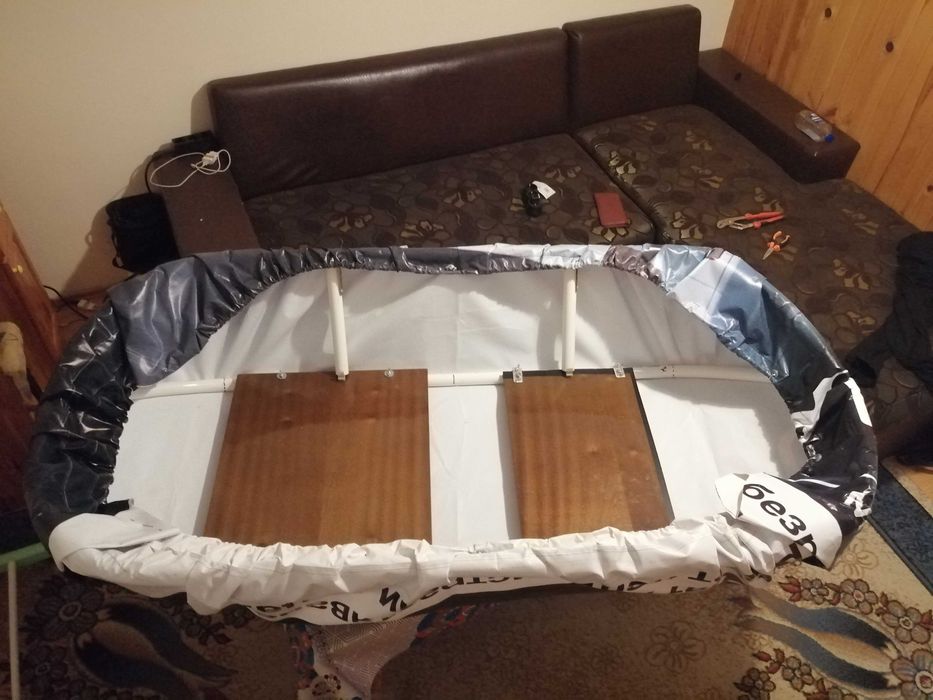 Продавам сгъваема лодка