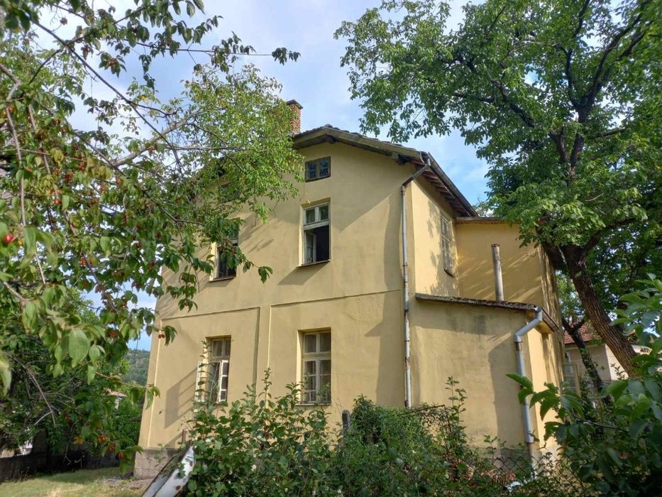 Продавам къща в село Миланово област София-град.