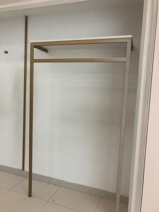 Продам мебель для магазина одежды