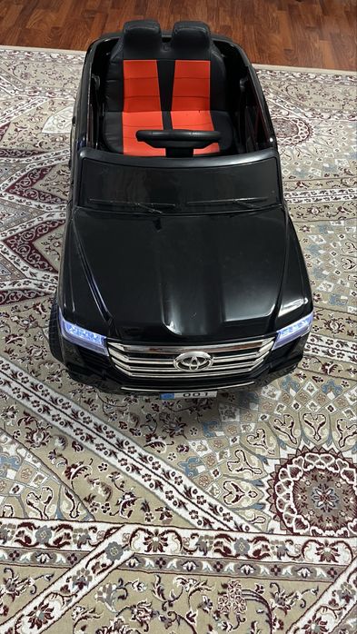 Продается детский автомобиль с пультом управления