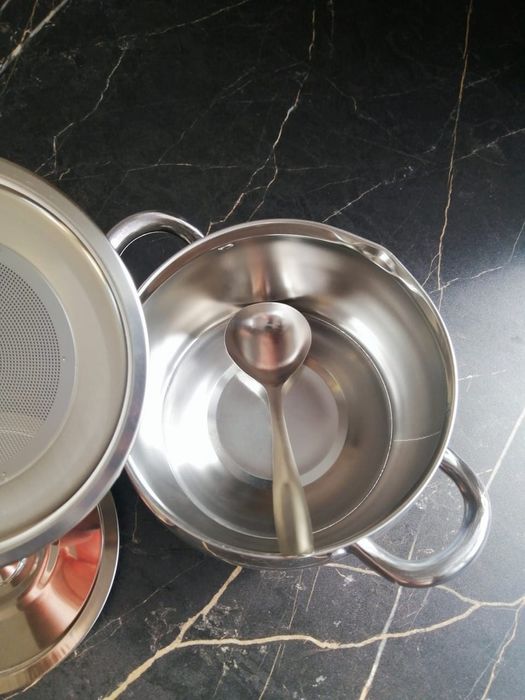 Кастрюля из нержавеюшей стали