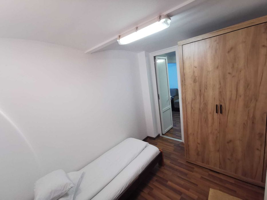 Inchiriez Apartament 3 camere in centrul Brasovului, utilitati incluse