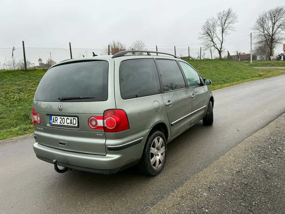 Vând Volkswagen Sharan