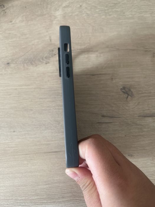 Продаю чехол На IPHONE 13