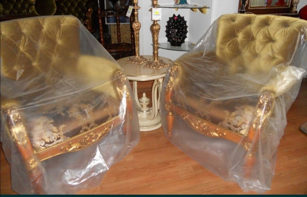 Диваны и два кресло