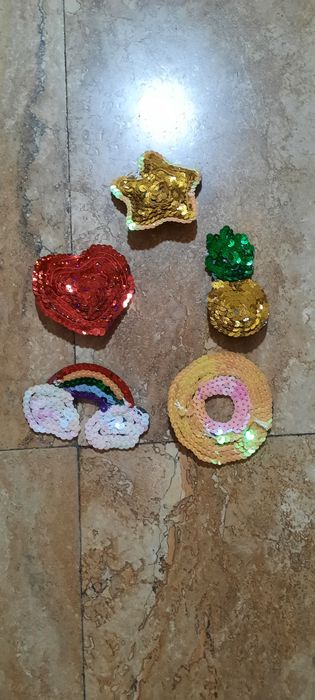 Broșe făcute de manual