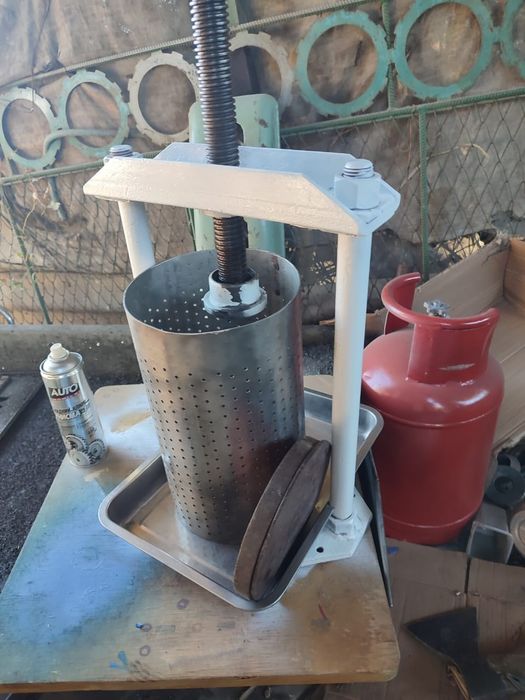 Нержавеющая ёмкость пресс сокадавка