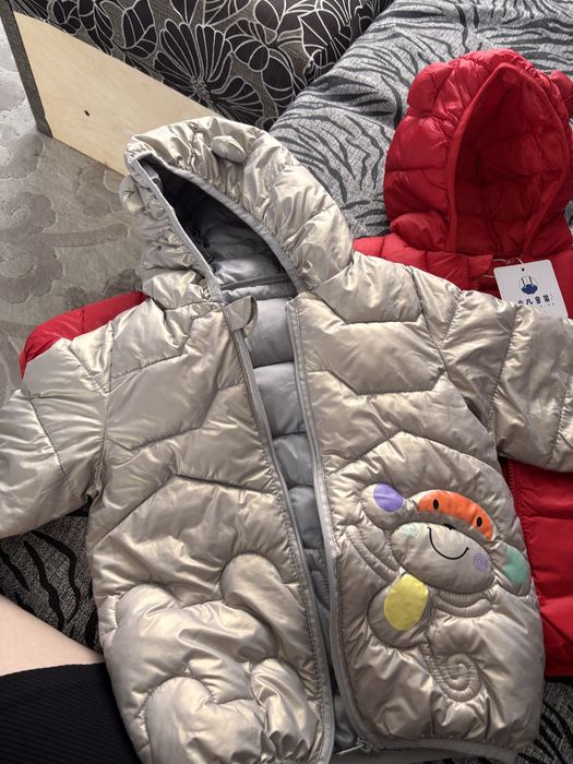 Куртка красная весна