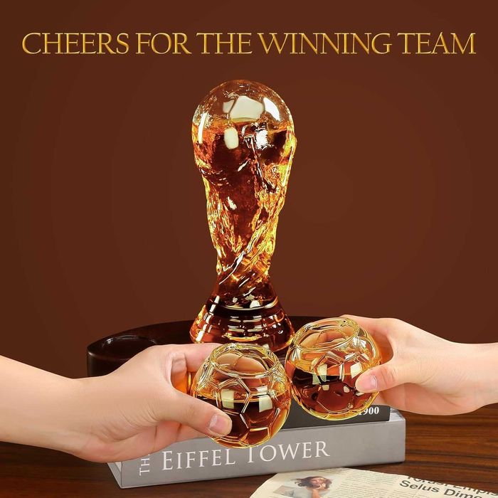 Комплект бутилка за алкохол Световна купа 2 чаши подарък мъж футбол
