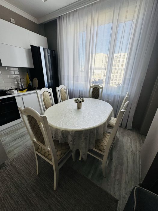 Срочно продам стол и 6 стульев