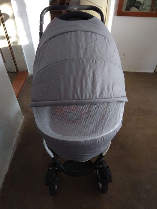 Бебешка количка.