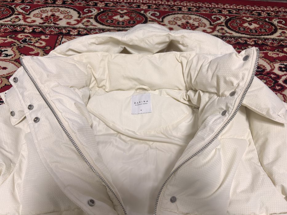 Белая куртка Zarina