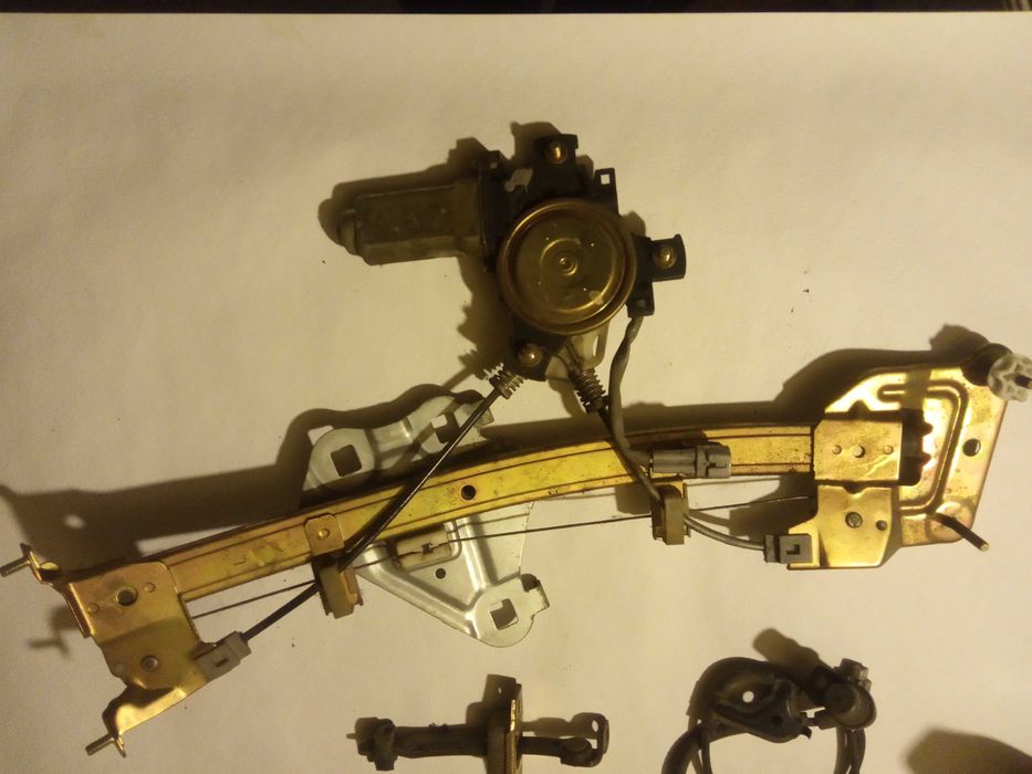 Стекло подъемник задний левый  mark2 chaser. jzx90 Марк на разбор