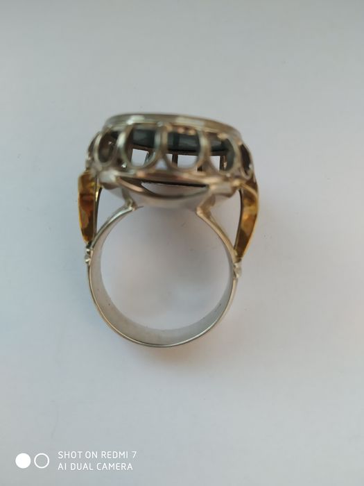 Серебряный перстень с натуральным камнем.