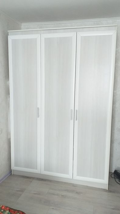 Продаю шкафы для одежды