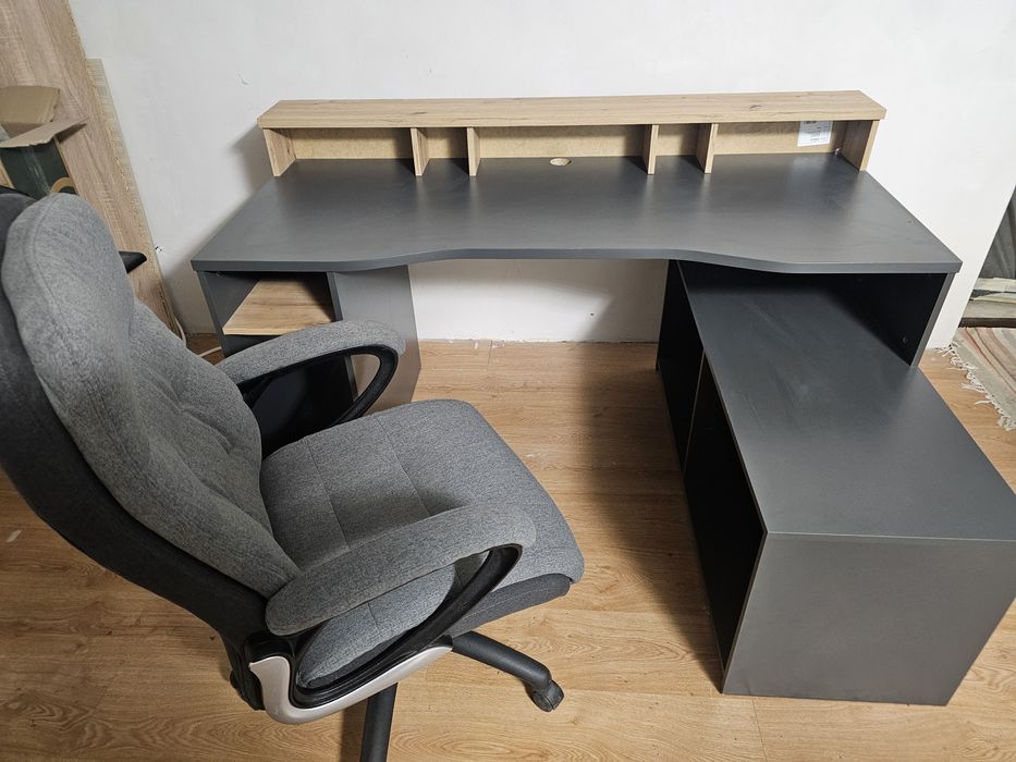 Birou Momax stare perfectă ca nou