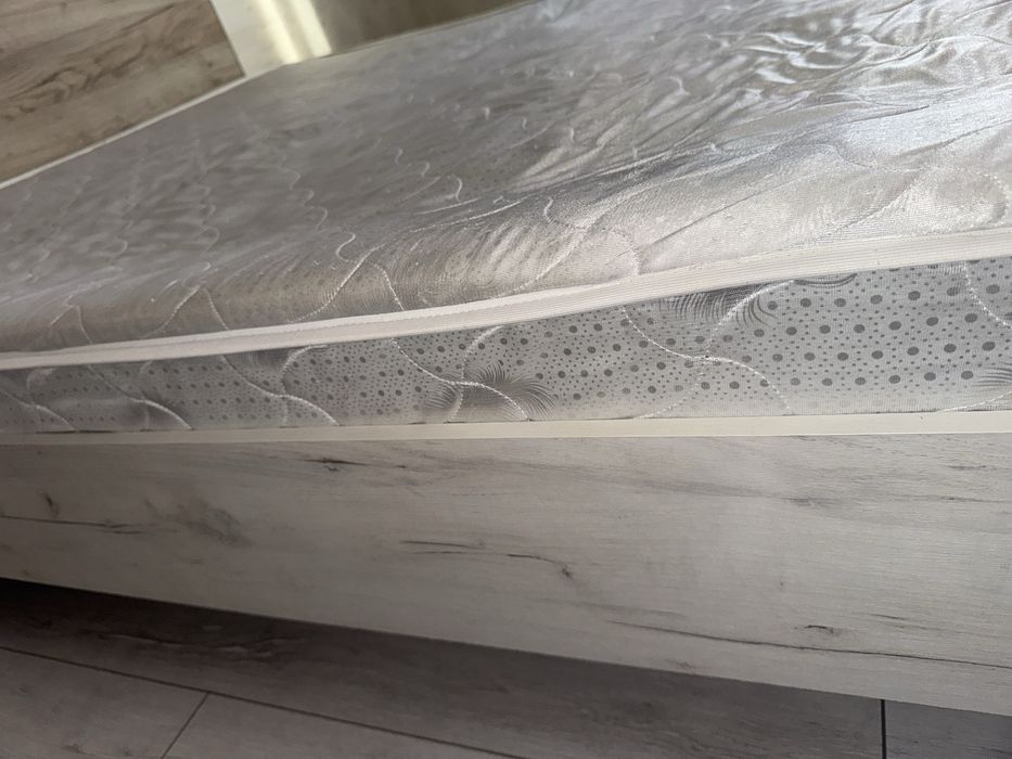 Продаётся двуспальная кровать