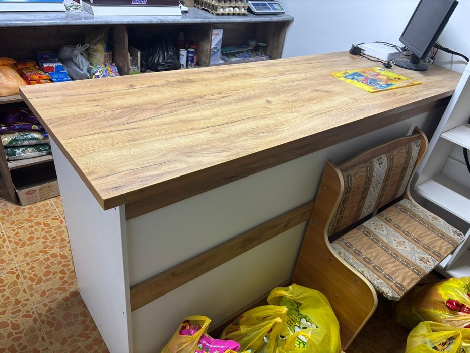 Кассовый стол в отличном состоянии