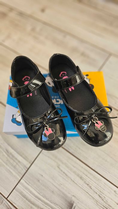 Лачени обувки за момиче