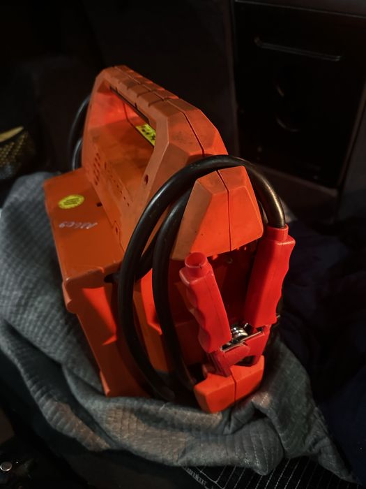 Мобилно стартерно устройство BERNER Uni 12/24 V. Бустер