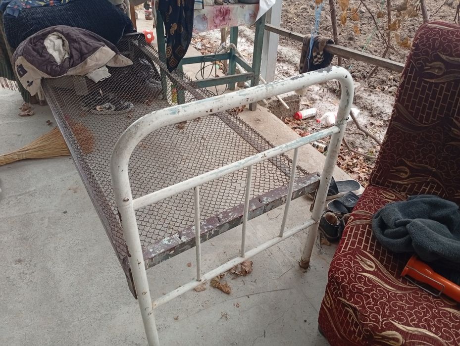 Темир кровать сотилади.