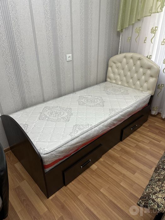 кровать с артапедическим матрасом. Artapedicheskiy matrasli krovat.
