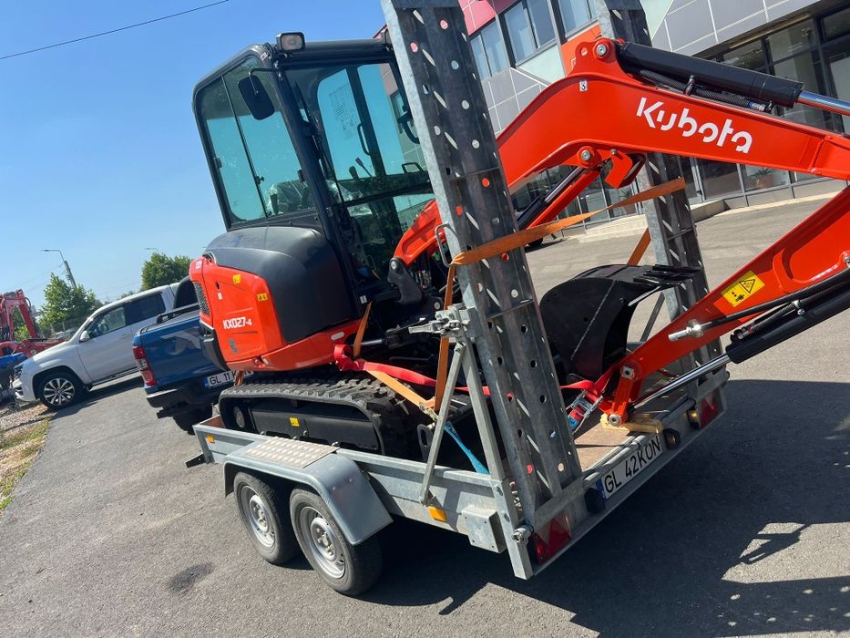 Închiriez excavator