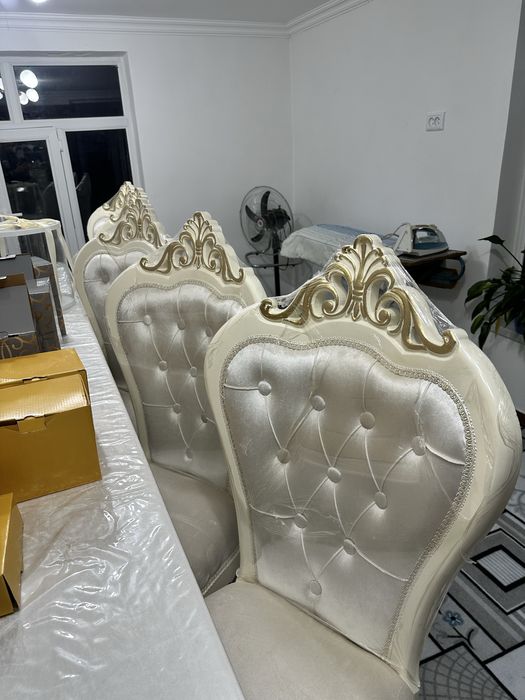 Роскошный обеденный стол-трансформер и 12 стульев, классический стиль