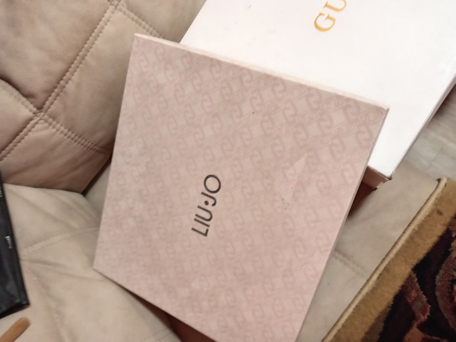 Продавам нови боти JIO. JO