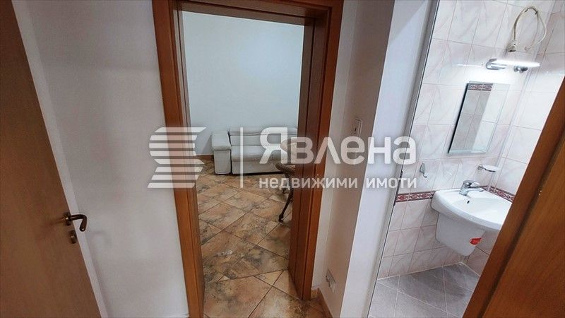 Просторен магазин с отлично местоположение