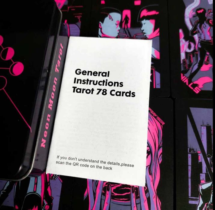 Карты МАК Таро Неоновой луны (Neon Moon Tarot) в жестяном боксе.