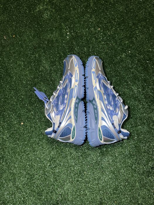 Off White Be Right Back